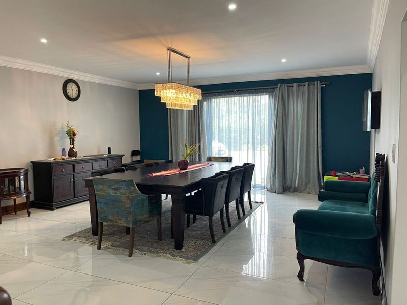 Luxury  Mooi Kloof Family Home with Pool - Photo 5