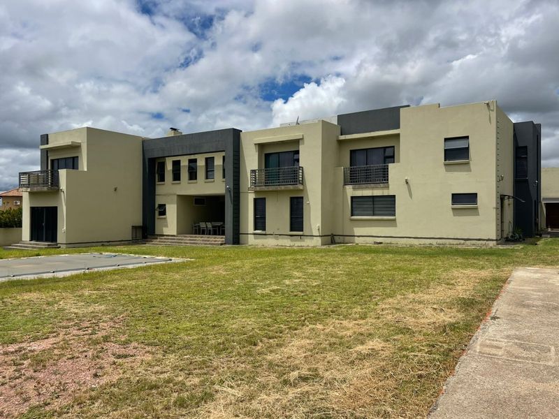 Luxury  Mooi Kloof Family Home with Pool - Photo 6