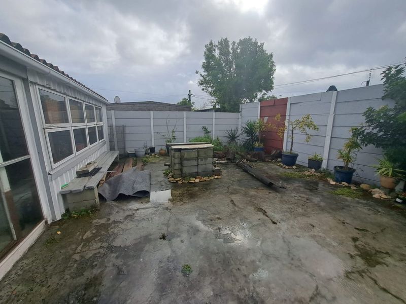 Investors’ Dream: Spacious Family Home with Excellent Income Potential - Photo 4