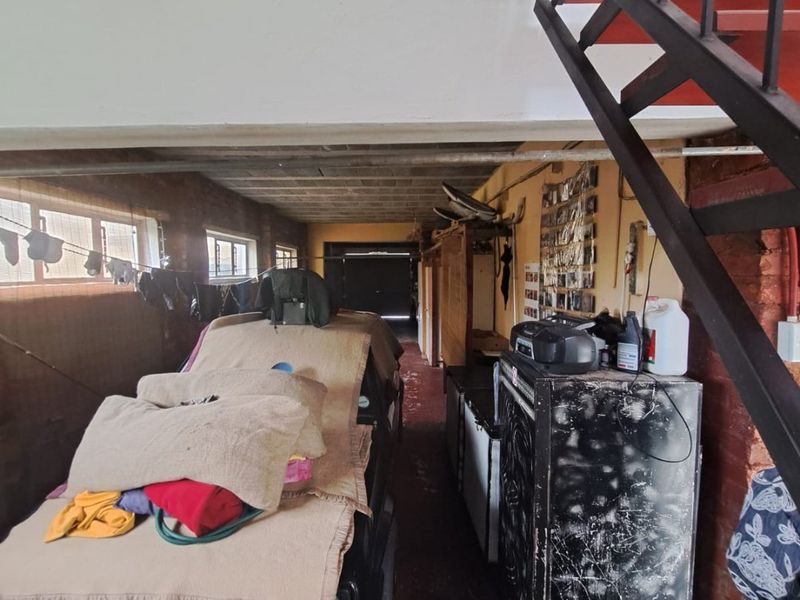 Investors’ Dream: Spacious Family Home with Excellent Income Potential - Photo 5