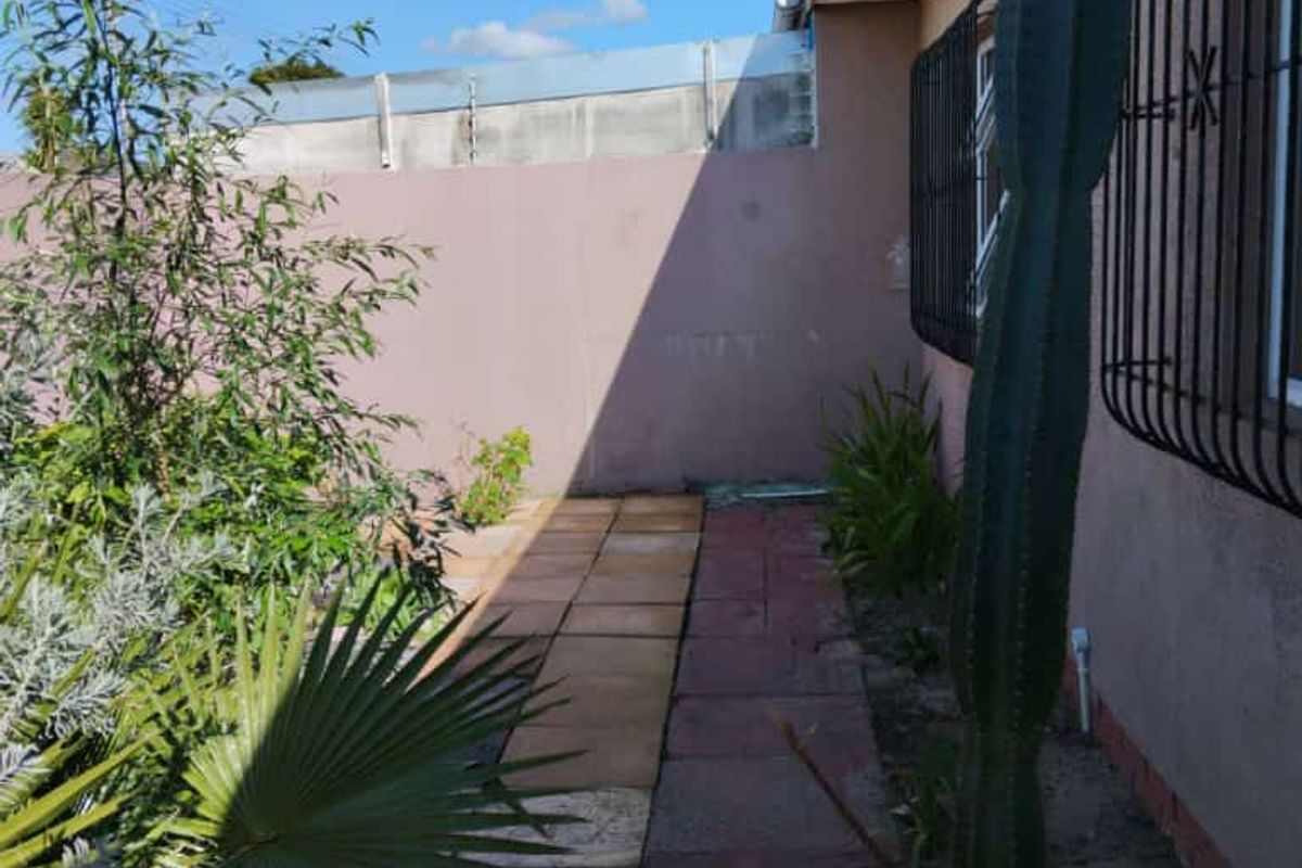 Investors’ Dream: Spacious Family Home with Excellent Income Potential - Photo 2