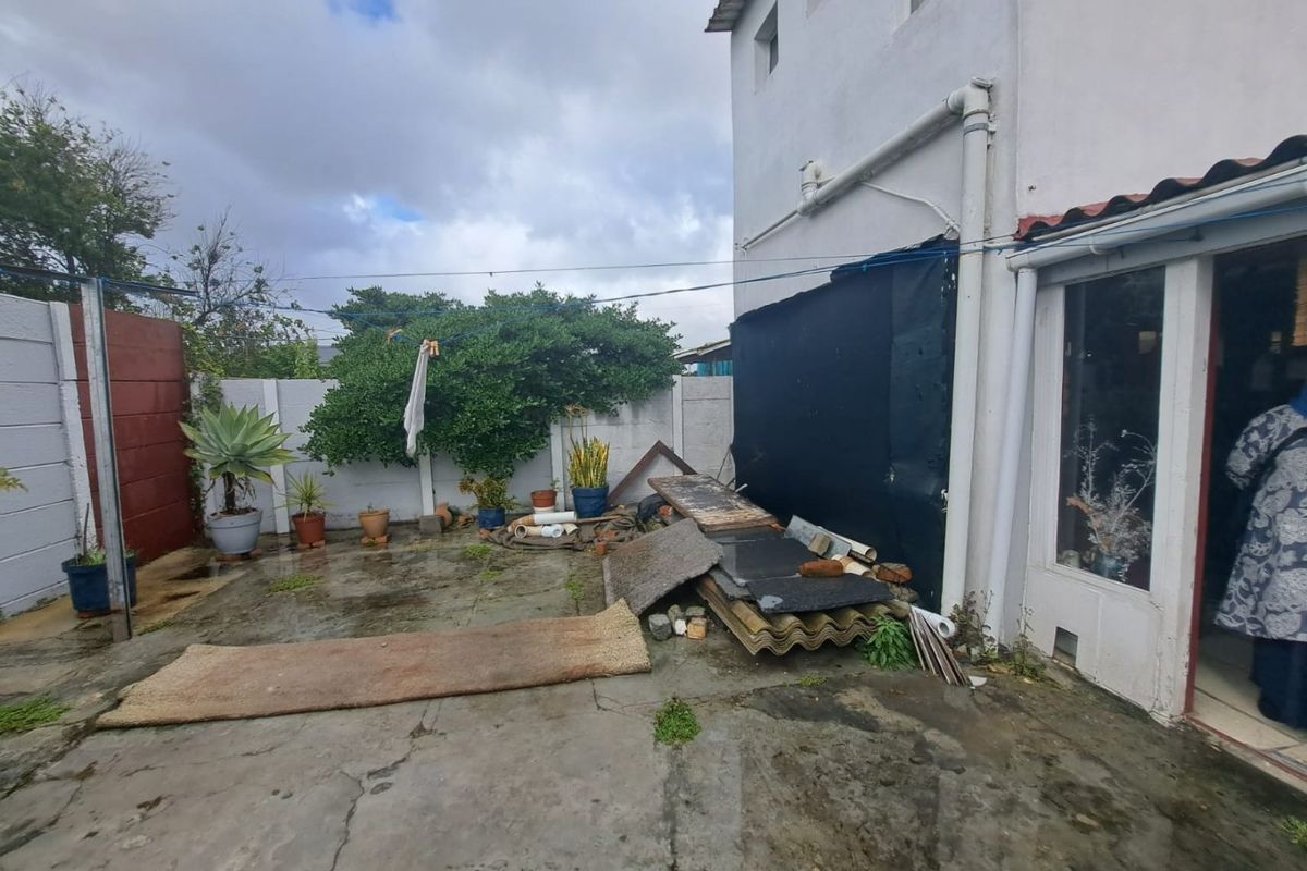 Investors’ Dream: Spacious Family Home with Excellent Income Potential - Photo 3