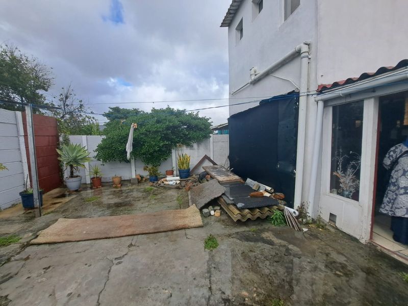 Investors’ Dream: Spacious Family Home with Excellent Income Potential - Photo 3
