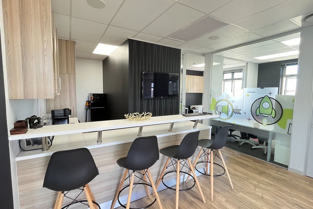 Fully Furnished A Grade Office - Photo 3
