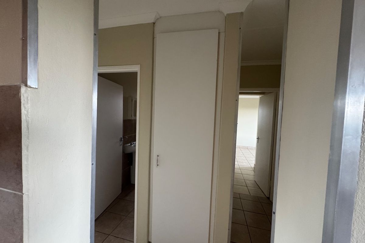 Secure 3-Bedroom Home in Prime Location - Photo 5
