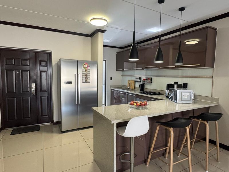 Modern Apartment with Solar Power in Secure Lifestyle Estate - Photo 3