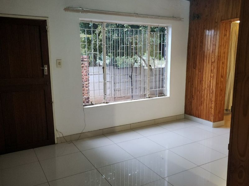 Charming 3-Bedroom Family Home in Erasmia - Photo 3