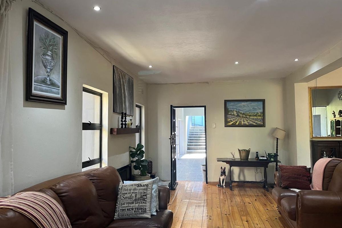 6 Bedroom House for Sale in Westville  - Photo 3