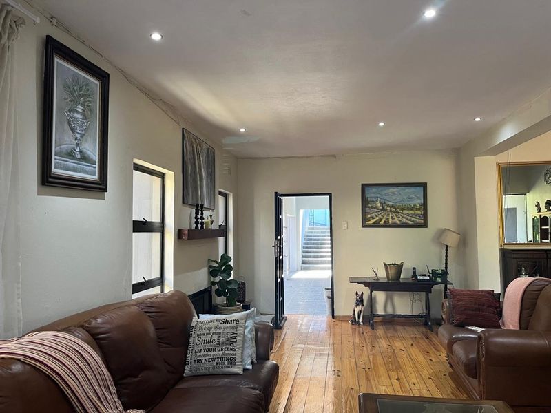 6 Bedroom House for Sale in Westville  - Photo 3