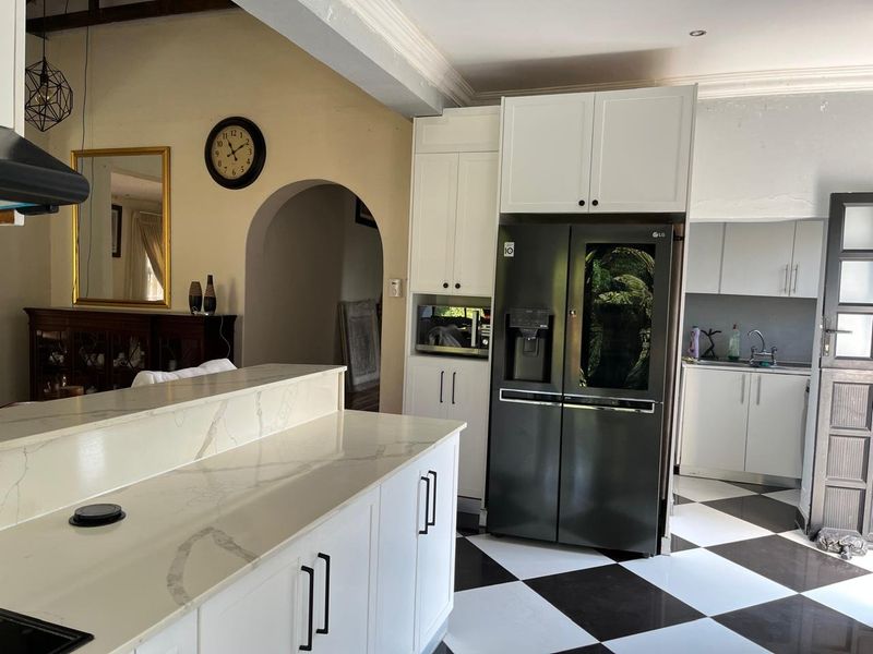 6 Bedroom House for Sale in Westville  - Photo 6