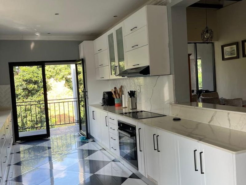 6 Bedroom House for Sale in Westville  - Photo 8