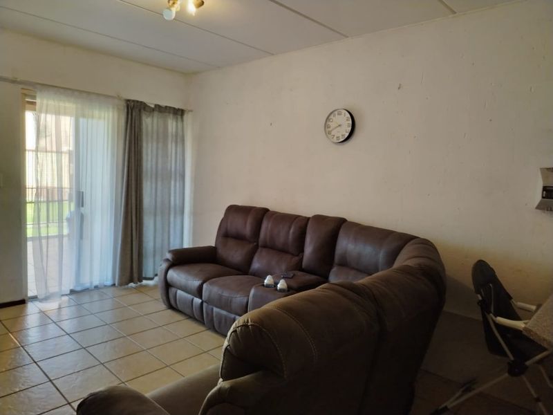 2 Bedroom 2 Bathroom group floor unit with Private garden up for Grabs! - Photo 4