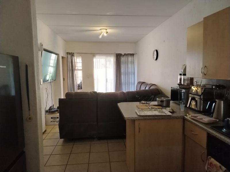 2 Bedroom 2 Bathroom group floor unit with Private garden up for Grabs! - Photo 9