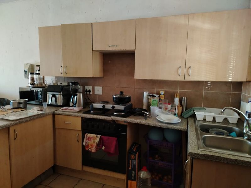 2 Bedroom 2 Bathroom group floor unit with Private garden up for Grabs! - Photo 8