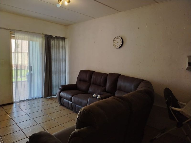 2 Bedroom 2 Bathroom group floor unit with Private garden up for Grabs! - Photo 6