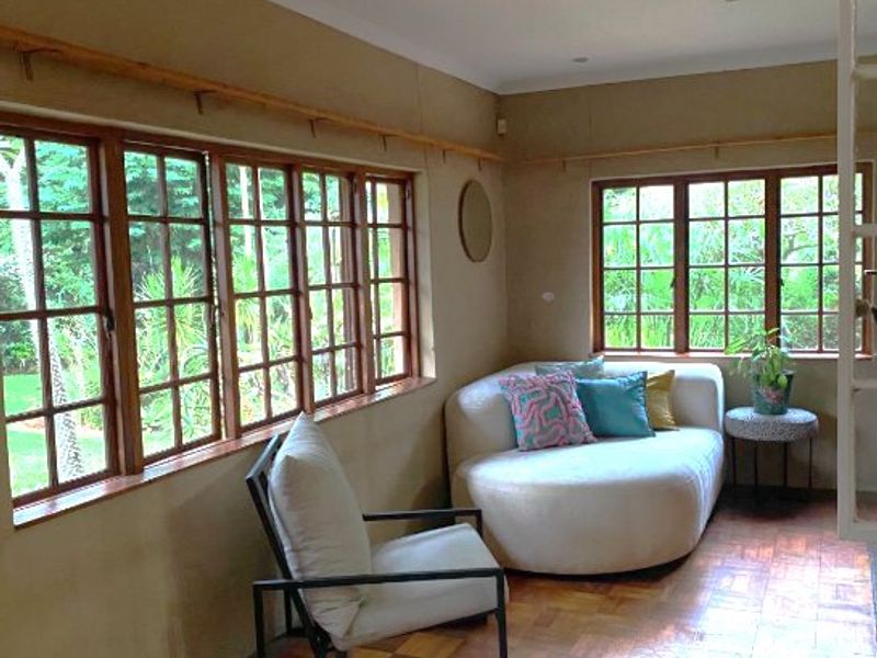 Large fami;ly home - Bothss Hill - Photo 10