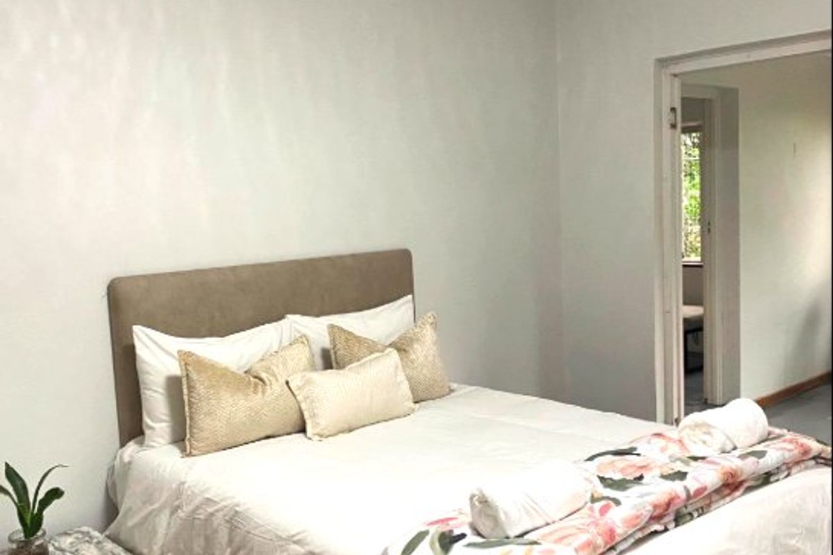 An exceptional  spacious family home - Bothas Hill - Photo 5