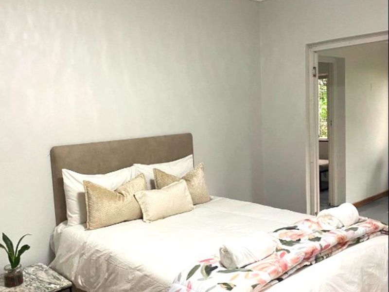 An exceptional  spacious family home - Bothas Hill - Photo 5