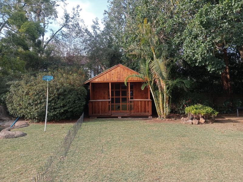A Large family home  or corporate living- Bothas Hill - Photo 3