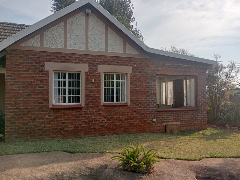 A Large family home  or corporate living- Bothas Hill - Photo 1