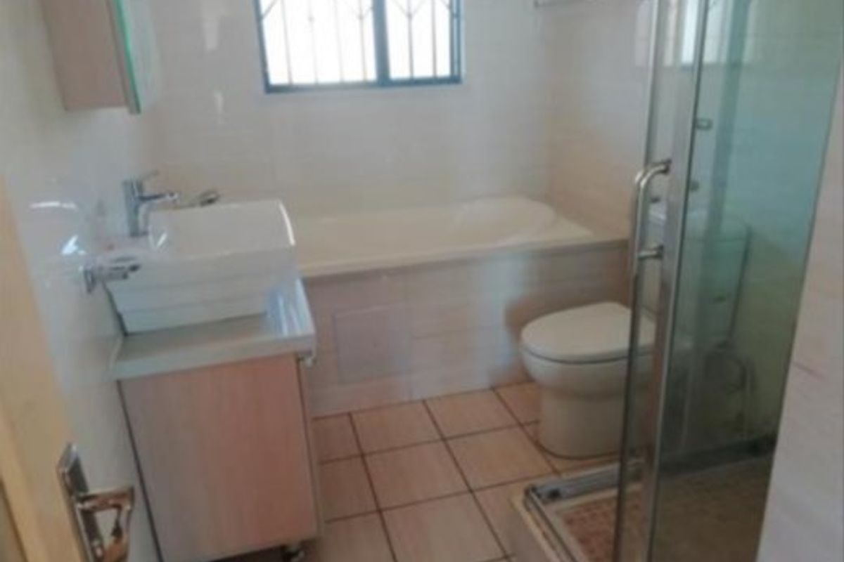 2-bedroom, 1- bathroom ground floor unit available from 1 June 2026. - Photo 4