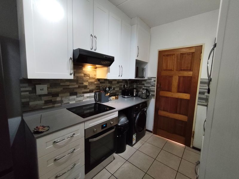 2 Bedroom, 1 Bathroom ground-floor modern Apartment in Little Falls - Photo 5