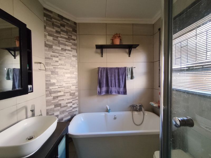 2 Bedroom, 1 Bathroom ground-floor modern Apartment in Little Falls - Photo 10