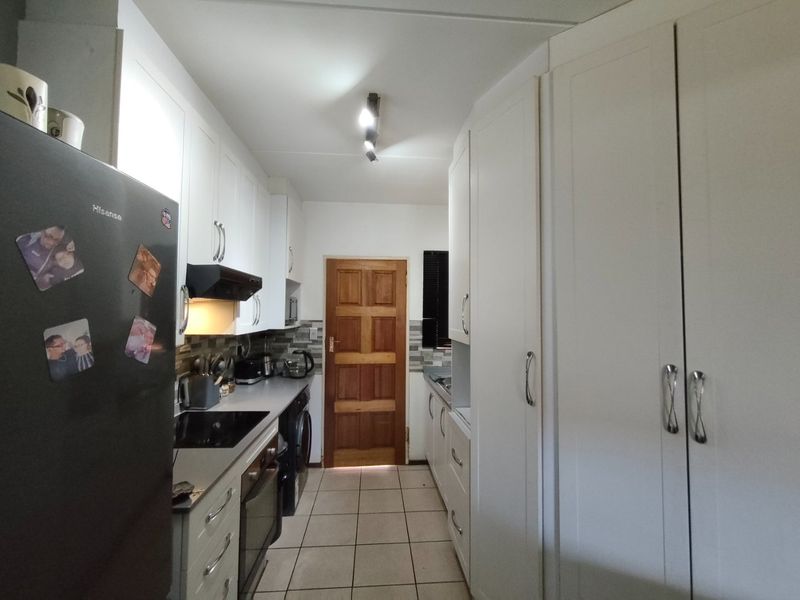 2 Bedroom, 1 Bathroom ground-floor modern Apartment in Little Falls - Photo 4