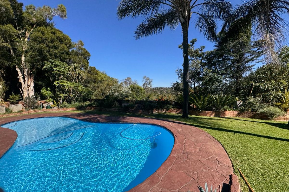 Family Home with Pool and Views in Murrayfield - Photo 2