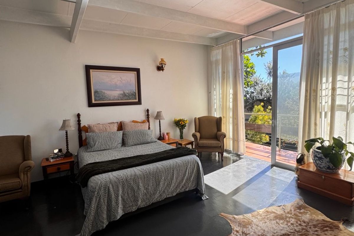 Family Home with Pool and Views in Murrayfield - Photo 5