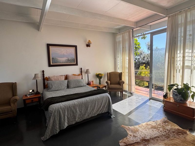Family Home with Pool and Views in Murrayfield - Photo 5
