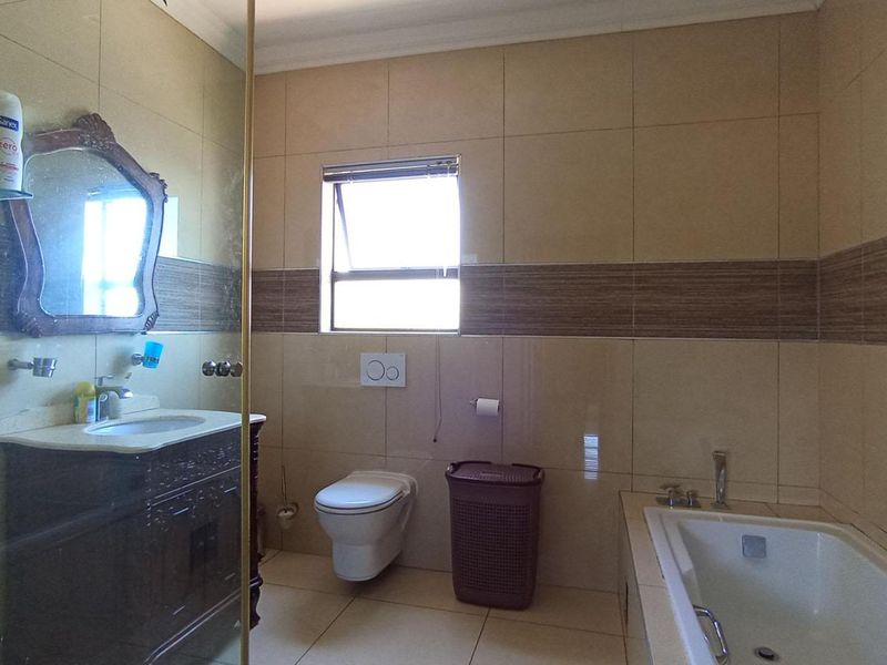 Elegant 4Bedroom Estate Home in Sagewood, Midrand - Photo 9