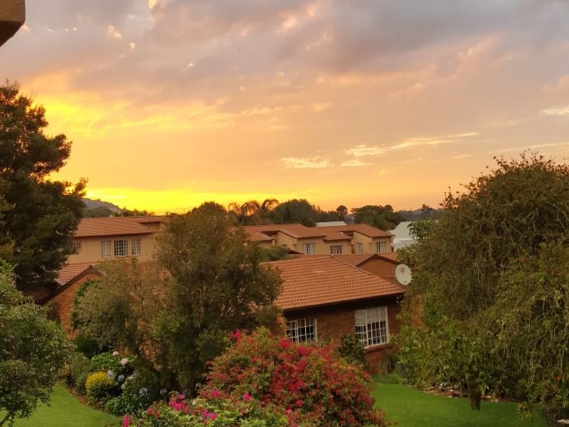 Elegant 1 Bedroom Apartment for Sale in Secure Senior Lifestyle Village – Linksfield, Johannesburg - Photo 1