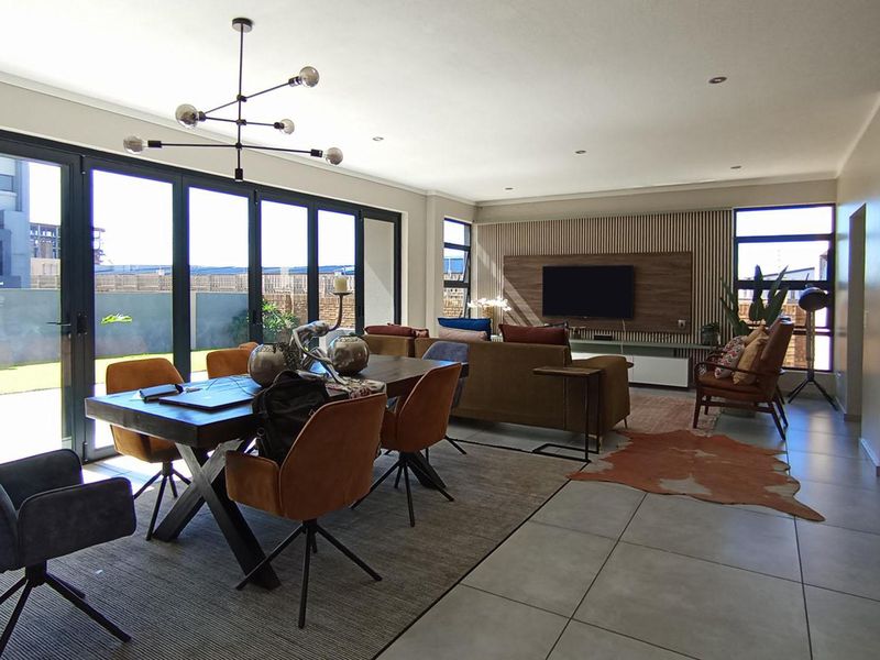 Modern Family Home with Exceptional Entertaining Spaces - Photo 3