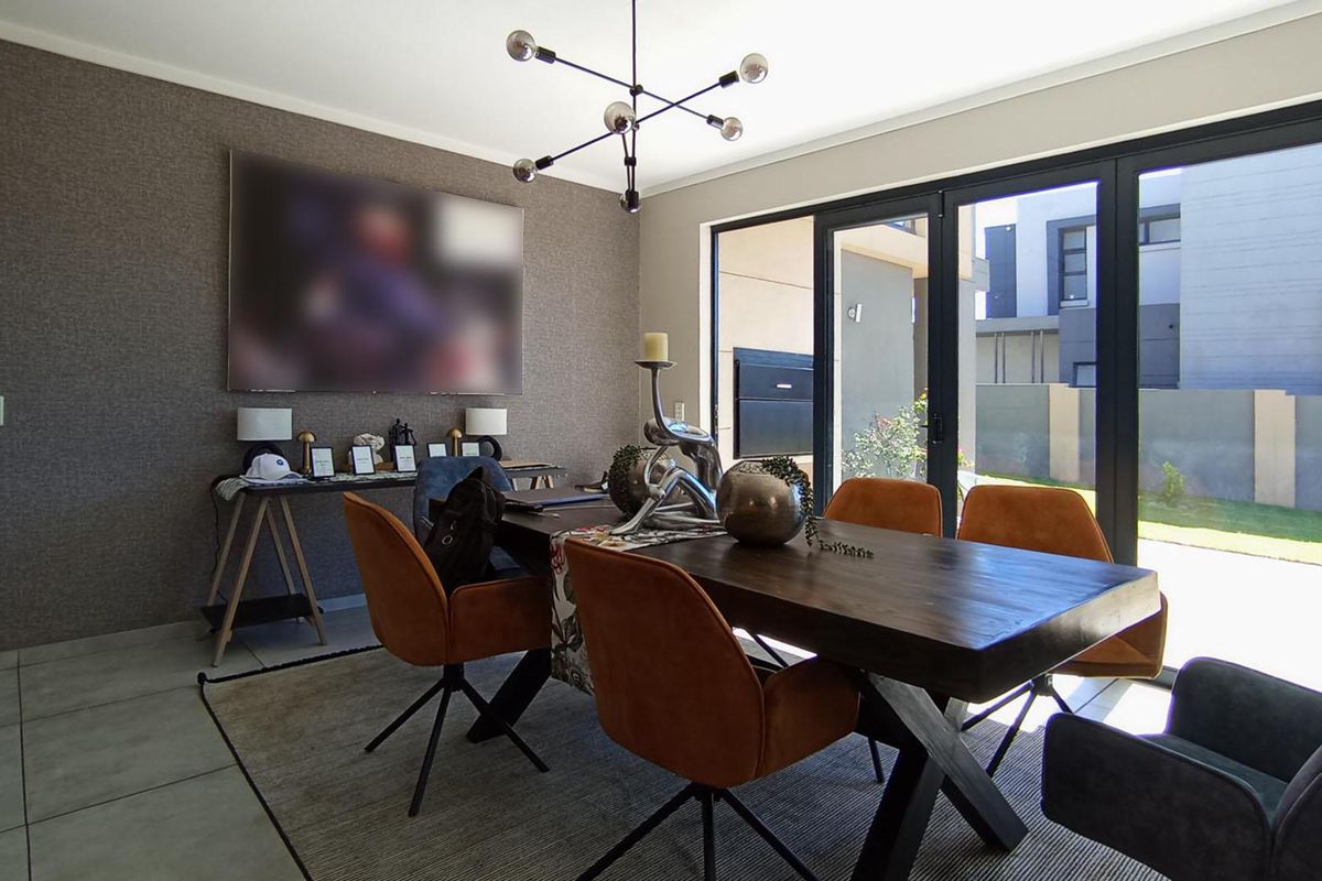 Modern Family Home with Exceptional Entertaining Spaces - Photo 5