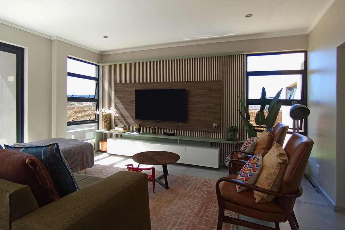 Modern Family Home with Exceptional Entertaining Spaces - Photo 4