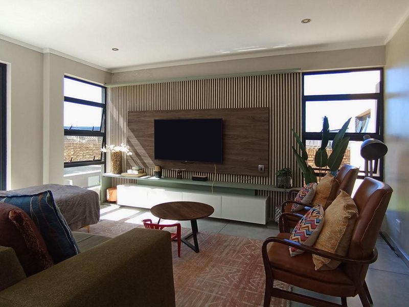 Modern Family Home with Exceptional Entertaining Spaces - Photo 4