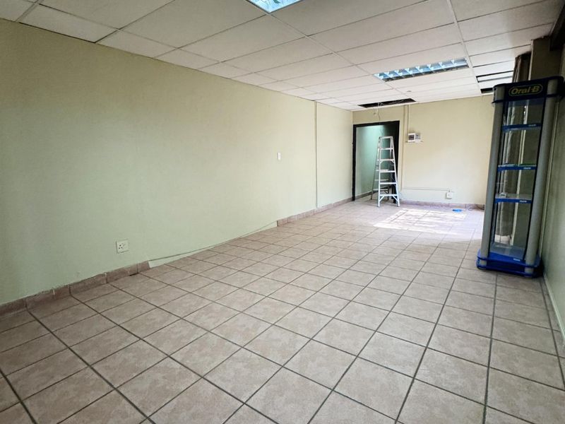 OPEN PLAN GROUND FLOOR OFFICE - Photo 2