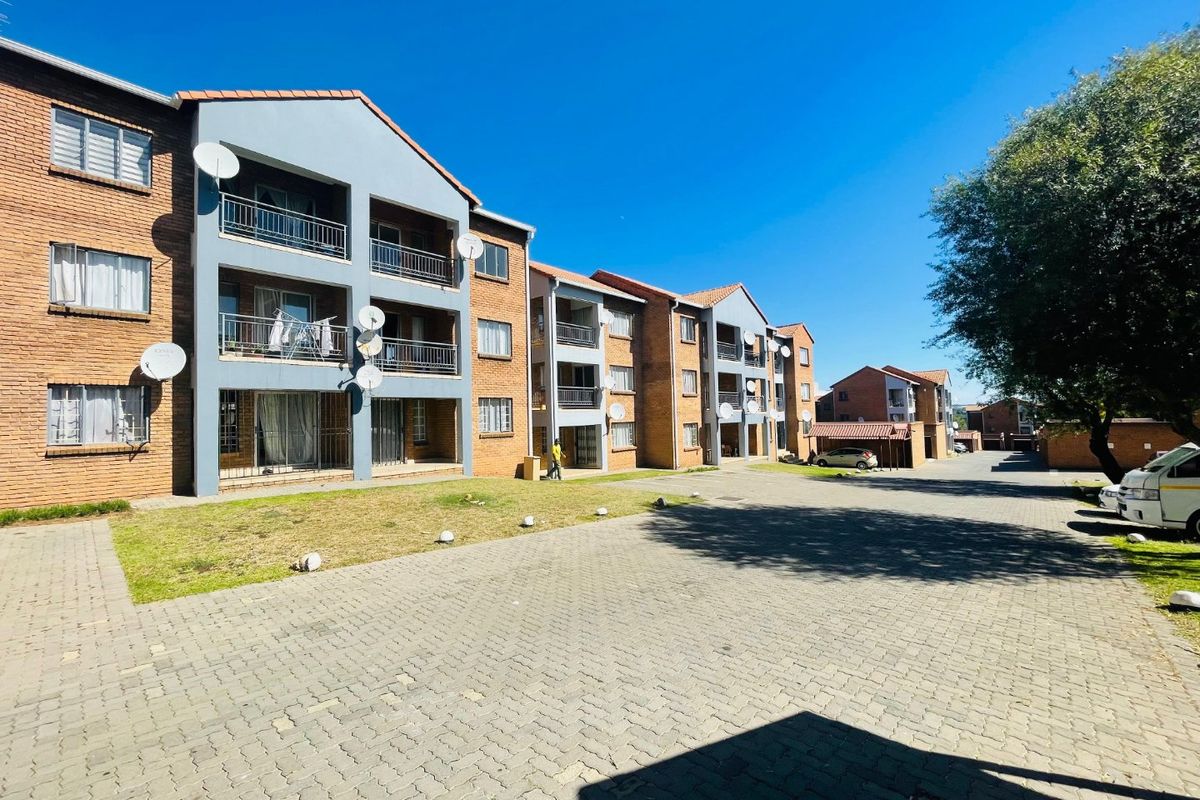 2 Bedroom First Floor Apartment with Garage & Lifestyle Amenities - Photo 5