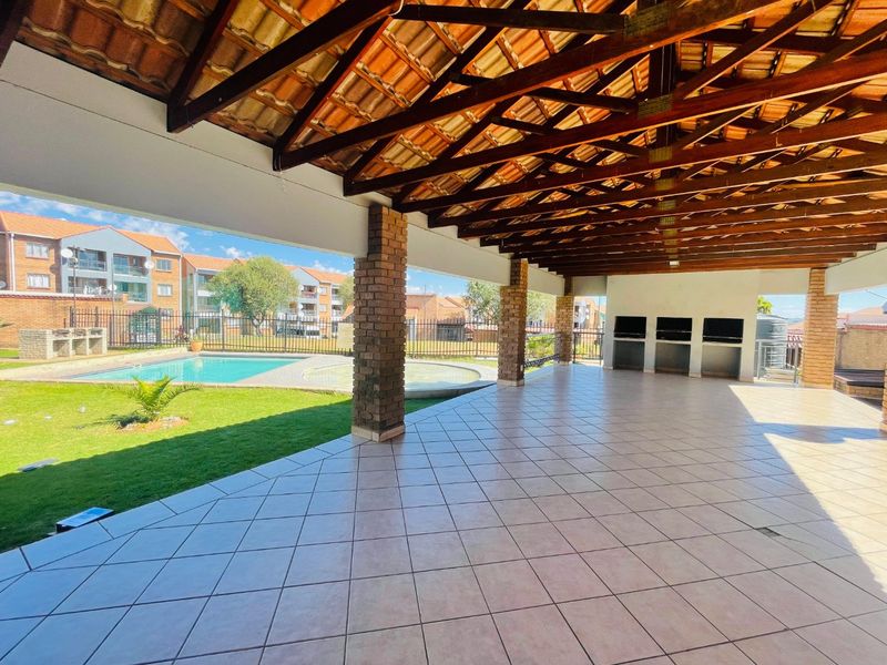 2 Bedroom First Floor Apartment with Garage & Lifestyle Amenities - Photo 2