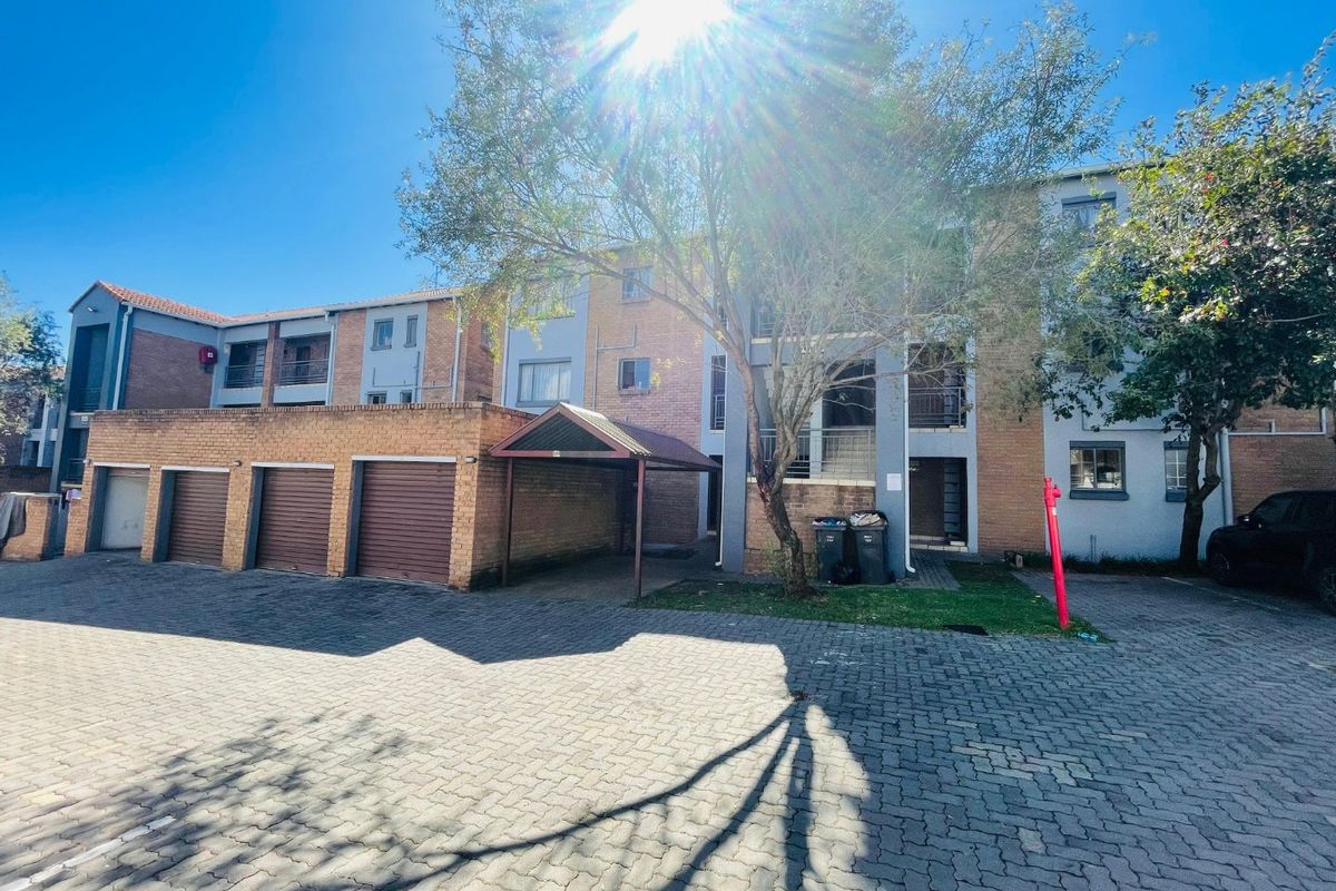2 Bedroom First Floor Apartment with Garage & Lifestyle Amenities - Photo 4
