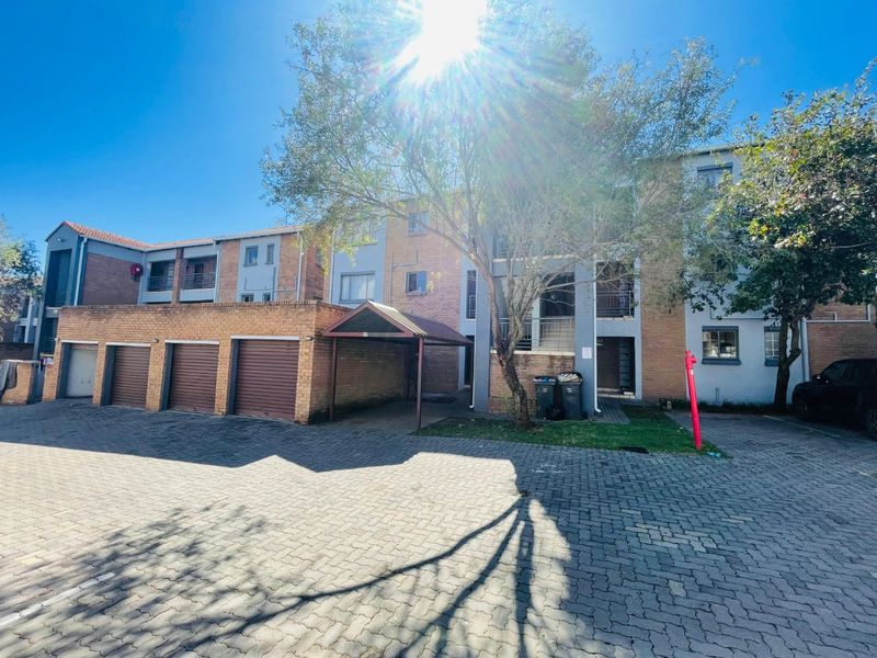 2 Bedroom First Floor Apartment with Garage & Lifestyle Amenities - Photo 4