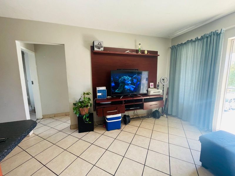 2 Bedroom First Floor Apartment with Garage & Lifestyle Amenities - Photo 9