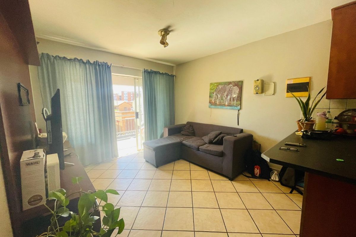 2 Bedroom First Floor Apartment with Garage & Lifestyle Amenities - Photo 3