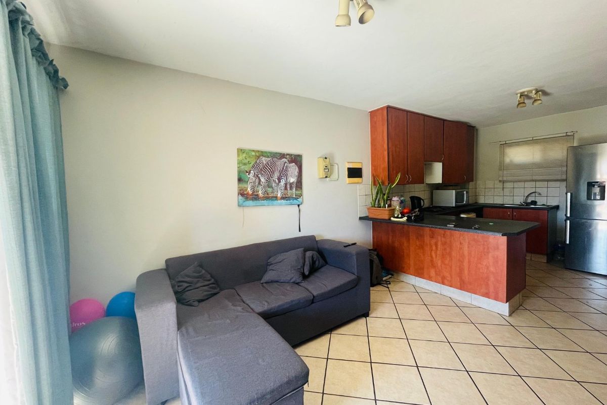 2 Bedroom First Floor Apartment with Garage & Lifestyle Amenities - Photo 2