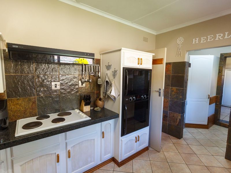 Exceptional Family Home with Entertainer’s Dream Garden in Wilro Park - Photo 6