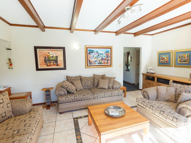 Exceptional Family Home with Entertainer’s Dream Garden in Wilro Park - Photo 9