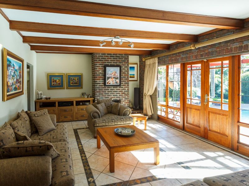 Exceptional Family Home with Entertainer’s Dream Garden in Wilro Park - Photo 8