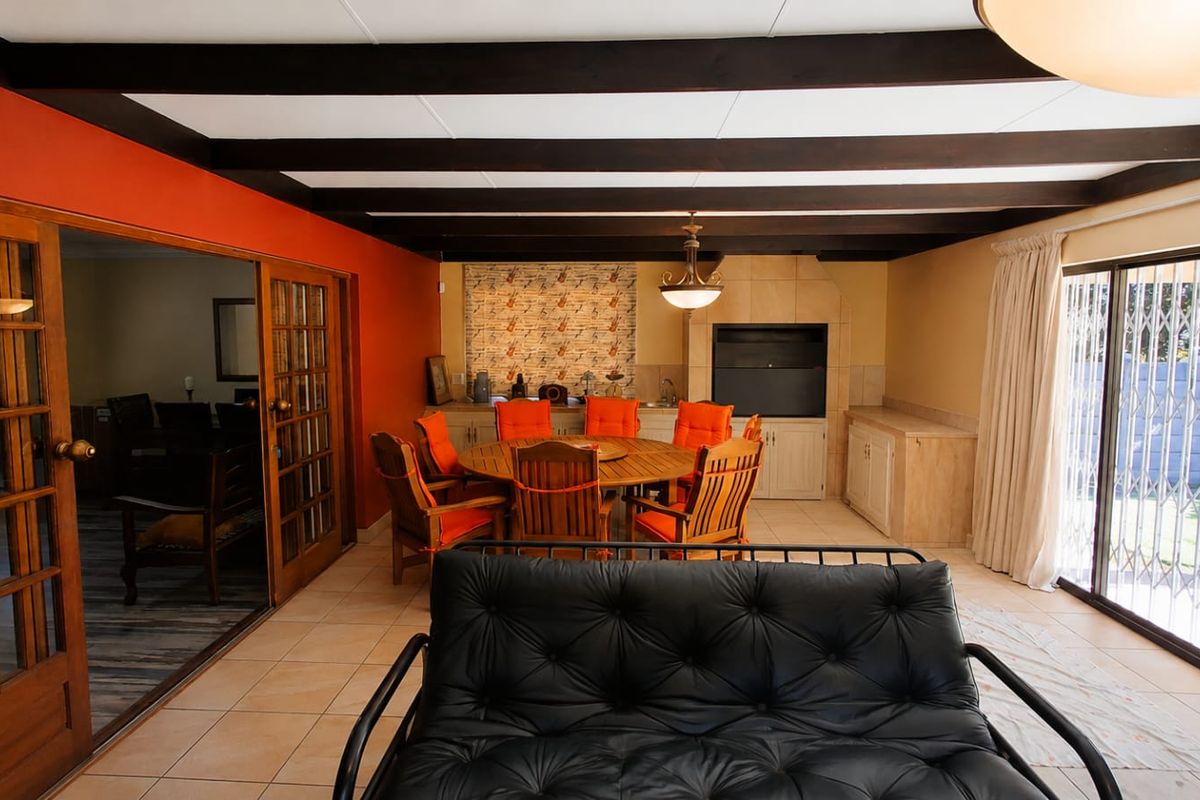 Beautiful Modern Family Home at an Excellent Price  - Photo 2