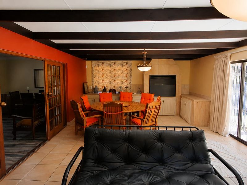 Beautiful Modern Family Home at an Excellent Price  - Photo 2